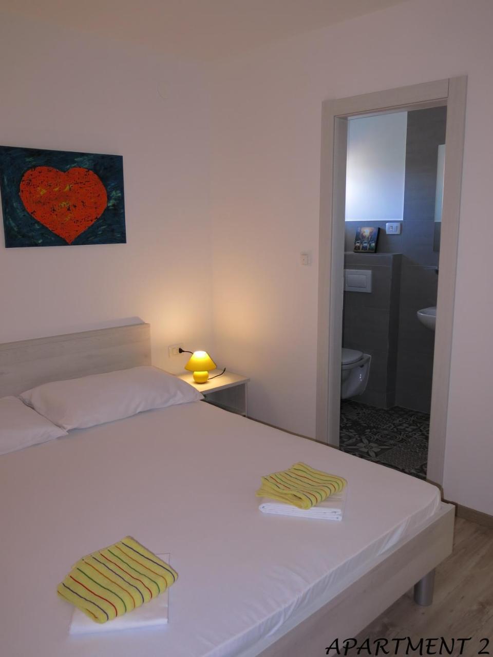 Apartments Luka Трогир Экстерьер фото